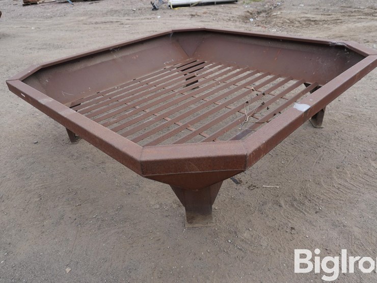 8'x8'x28"-tall-hay-feeder-image-7