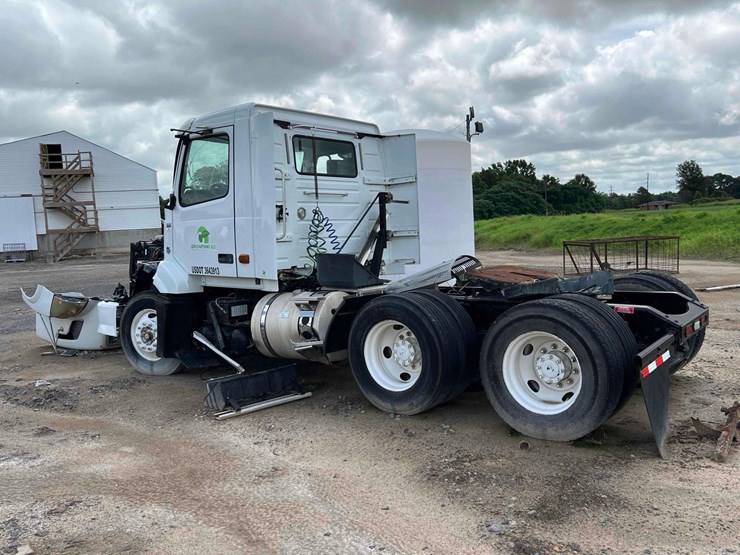 2007-volvo-vnl-truck-tractor-image-8