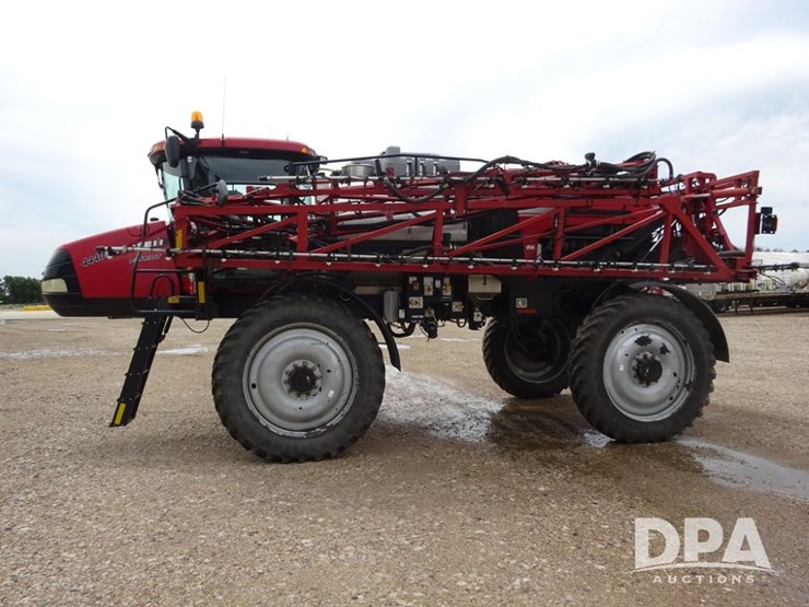 2015-case-ih-patriot-4440-image-41