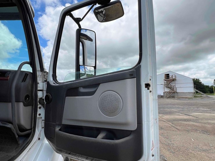 2007-volvo-vnl-truck-tractor-image-13