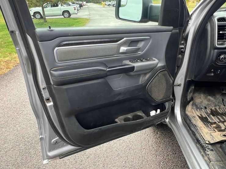 2021-ram-1500-big-horn-image-21