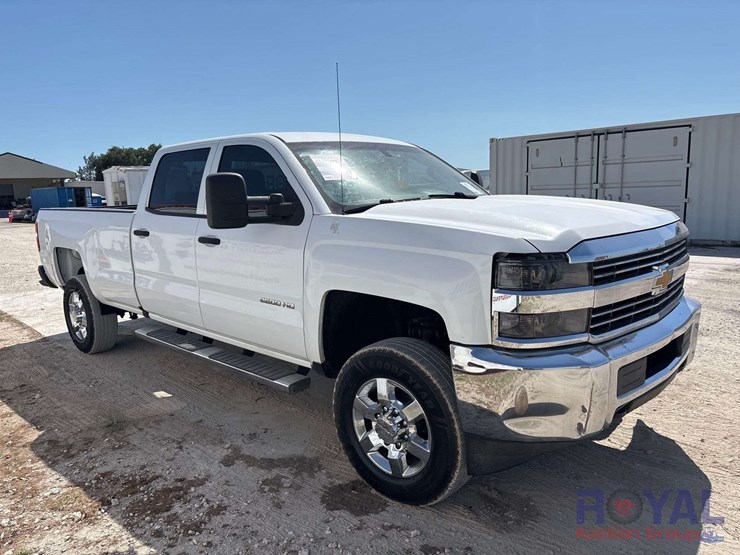 2015-chevrolet-silverado-2500-image-2