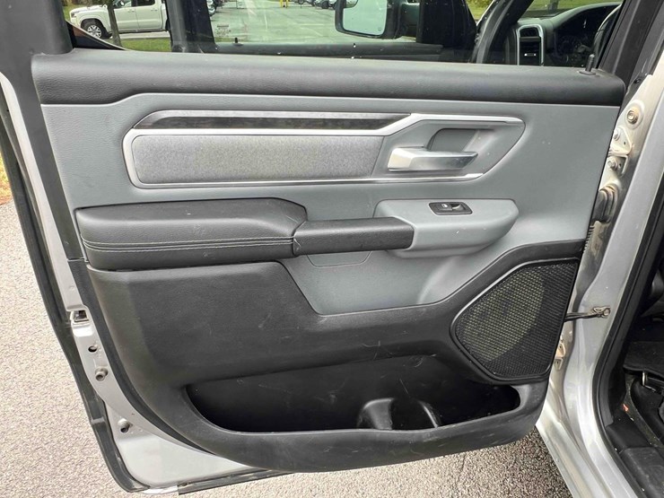 2021-ram-1500-big-horn-image-28