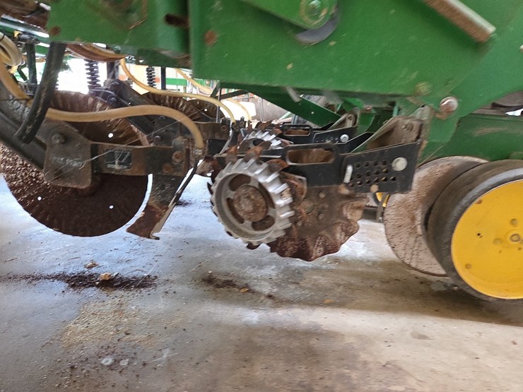 john-deere-7200-image-30