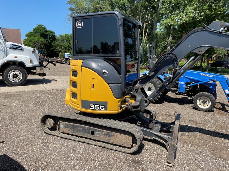 2019-deere-35g-image-3
