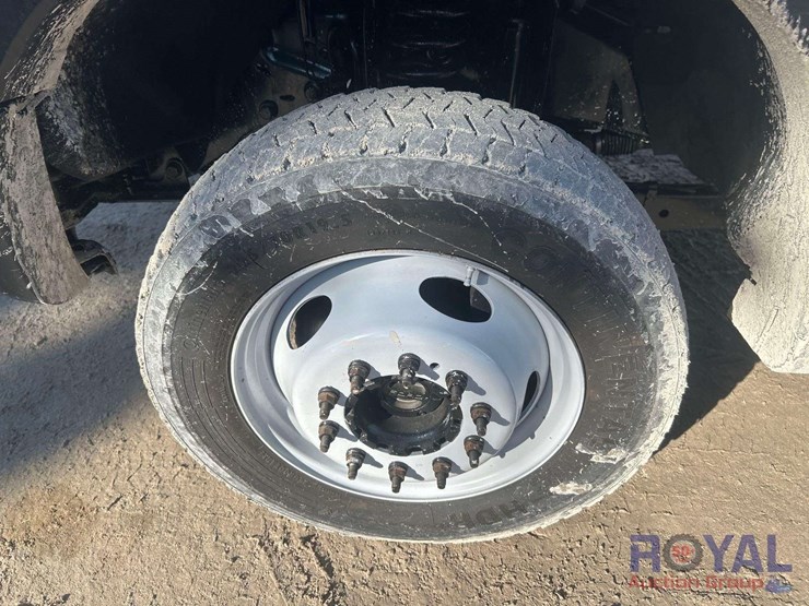 2013-ford-f550-image-25