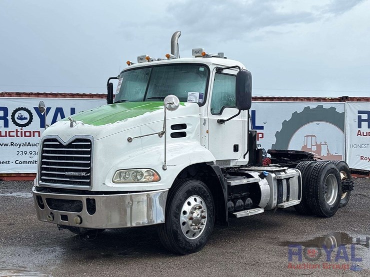 2012-mack-cxu613-day-cab-t/a-wet-kit-truck-tractor-image-1