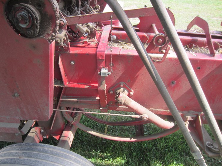 new-holland-310-image-9