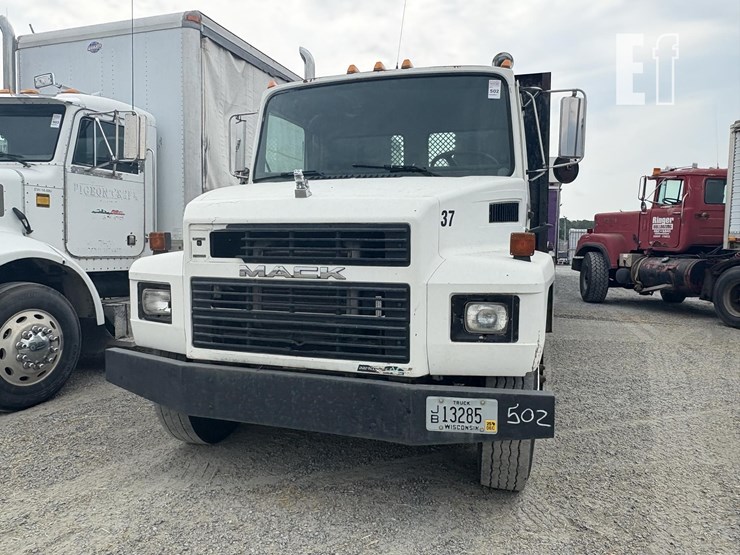 2000-mack-midliner-cs300-image-2