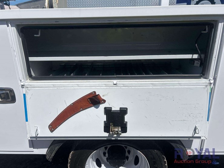 2013-ford-f550-image-25