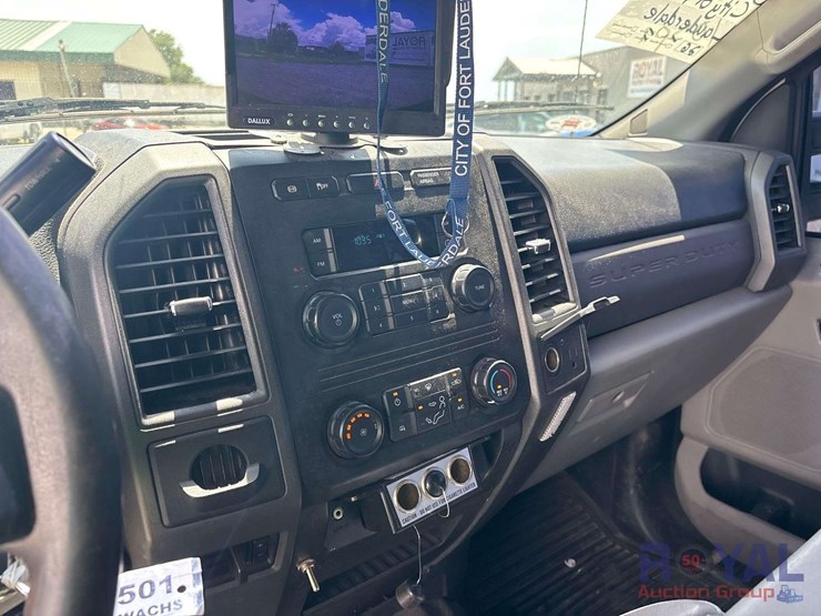 2017-ford-f550-image-13