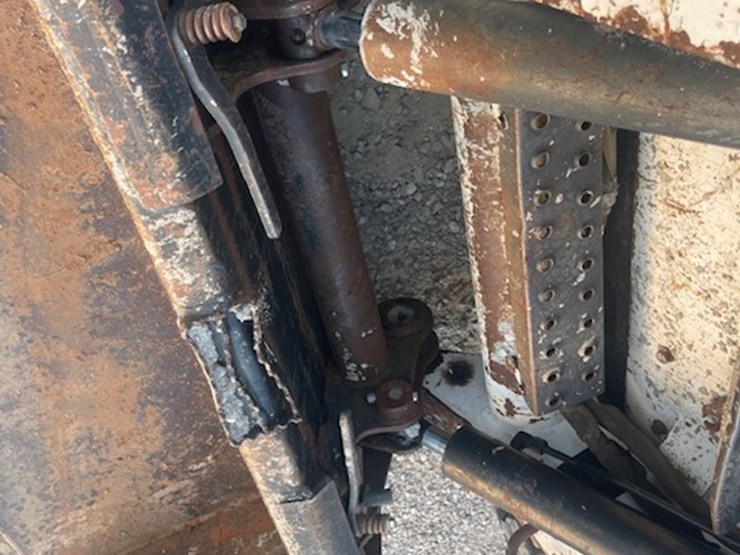 2010-bobcat-s250-image-6