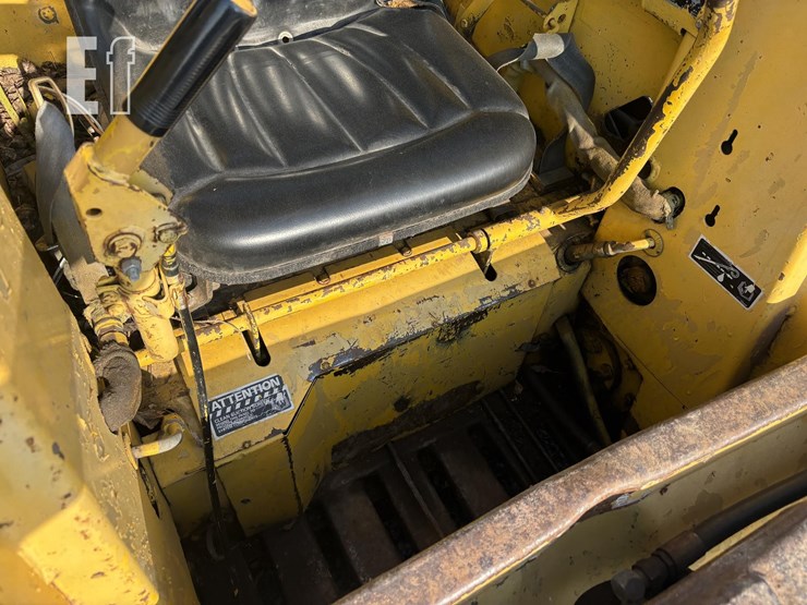 new-holland-l553-image-9