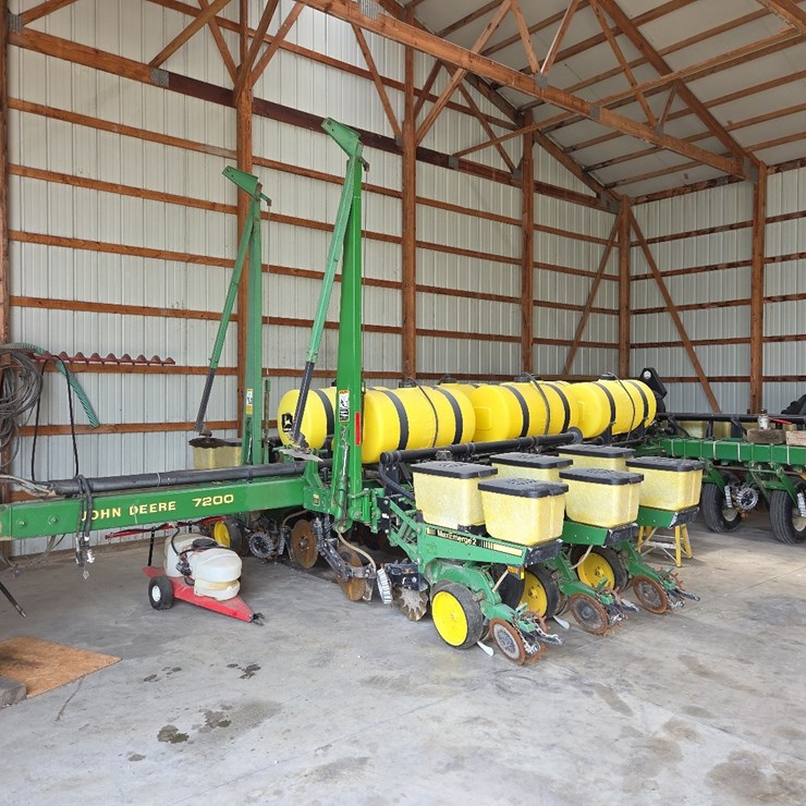 JOHN DEERE 7200