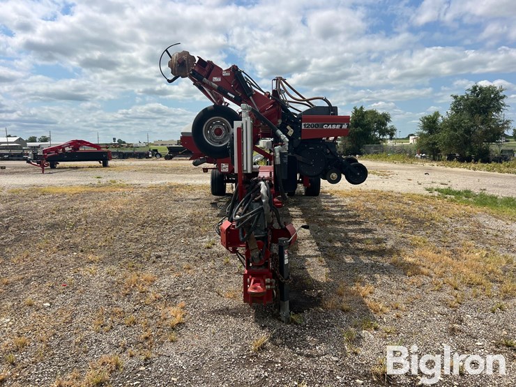 2007-case-ih-1200-image-2
