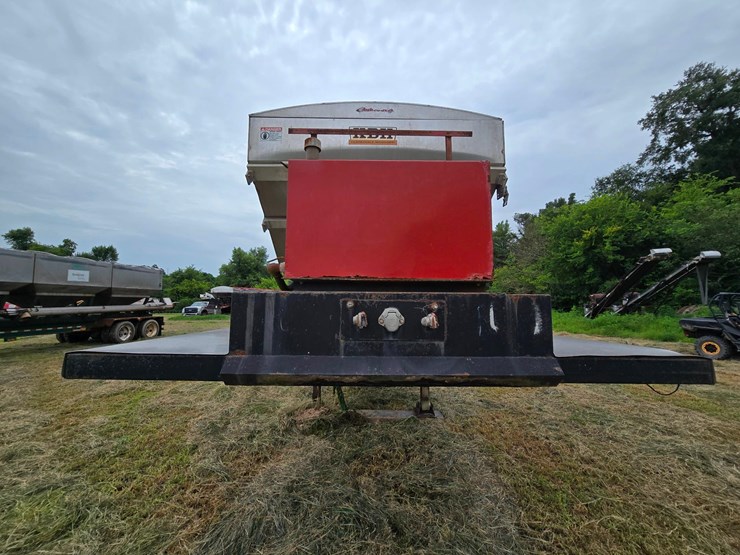 2016-kbh-fertilizer-tender-trailer---isuzu-diesel,-hydraulic-system,-rear-discharge-image-6