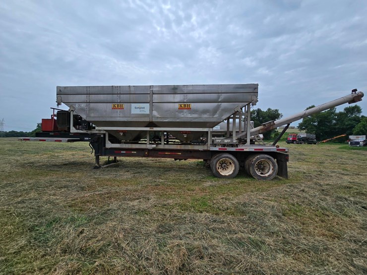 2016-kbh-fertilizer-tender-trailer---isuzu-diesel,-hydraulic-system,-rear-discharge-image-14