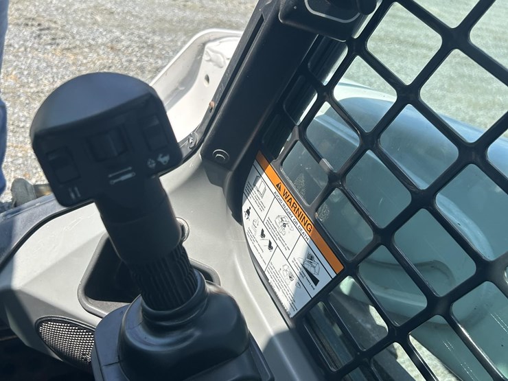 2014-bobcat-s570-image-13