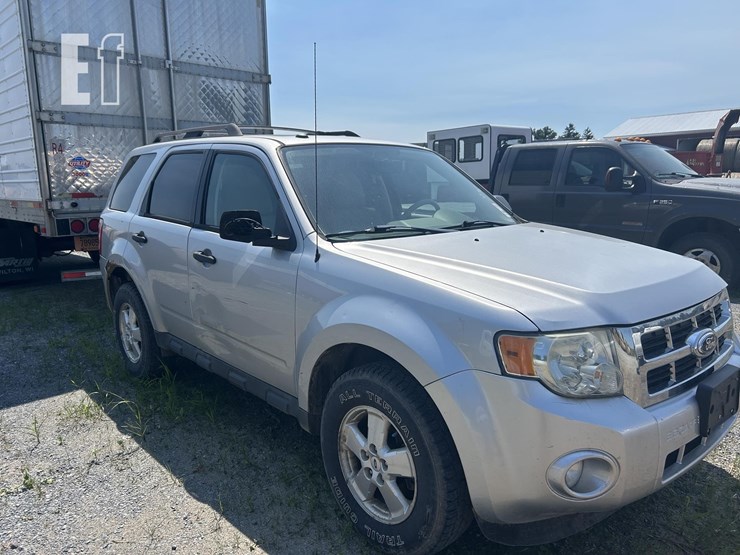 2011-ford-escape-xlt-image-2