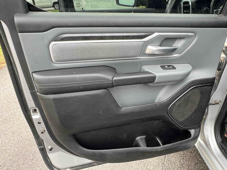 2021-ram-1500-big-horn-image-29