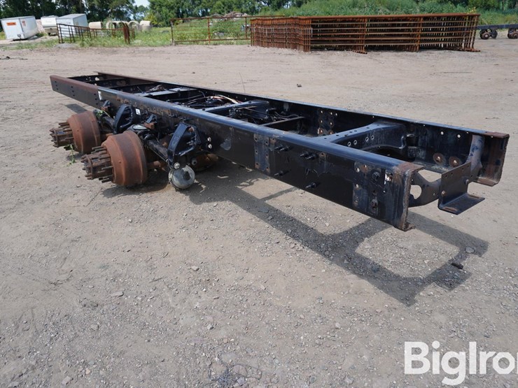 peterbilt-frame-w/rear-ends-image-3