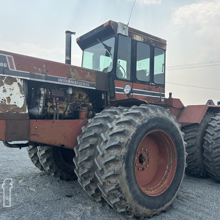 1976 INTERNATIONAL 4586