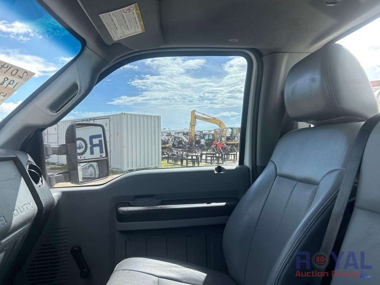 2014-ford-f550-image-13