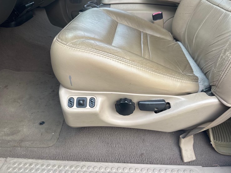 2000-ford-excursion-image-16