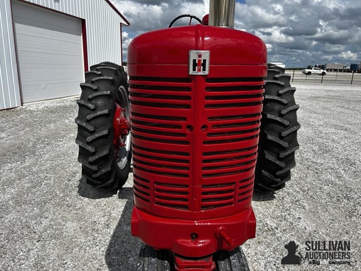 1953-farmall-super-m-2wd-tractor-image-9
