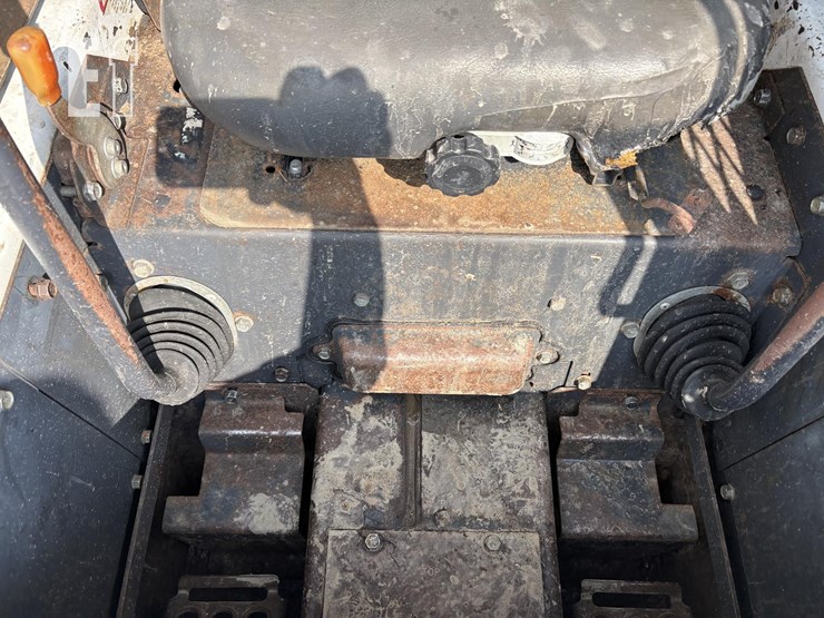 2001-bobcat-873g-image-9