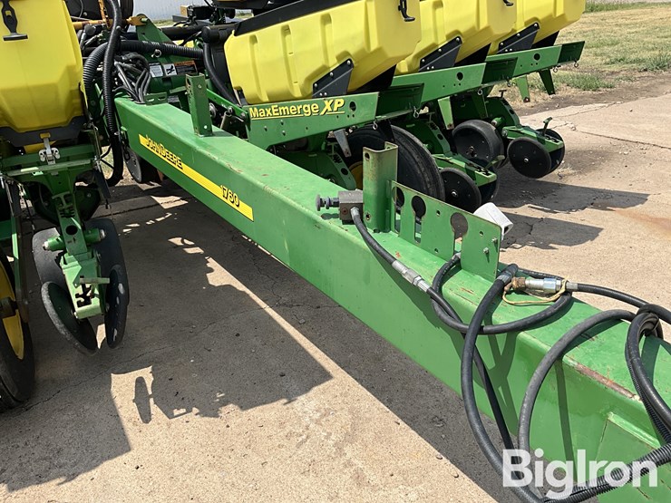 2005-john-deere-1760-image-13