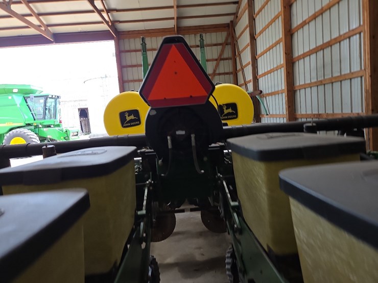 john-deere-7200-image-25