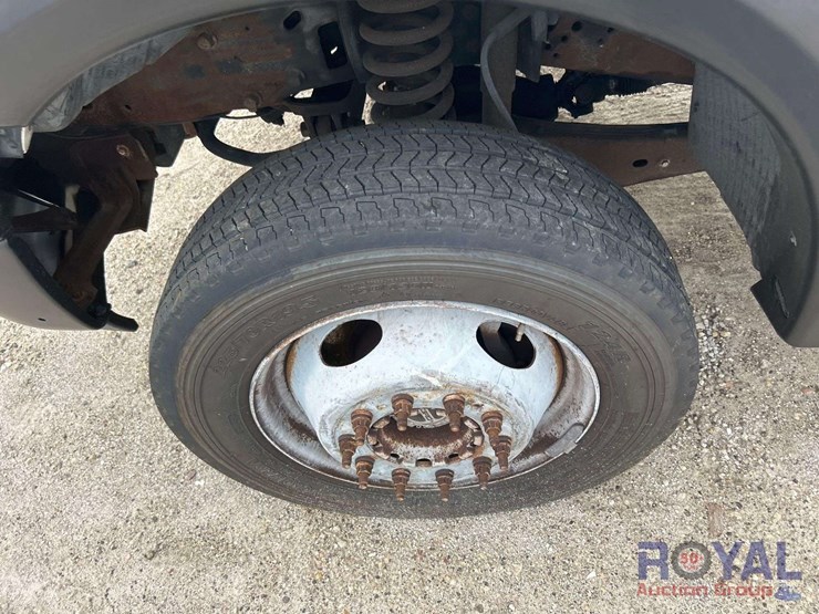 2006-ford-f550-image-19