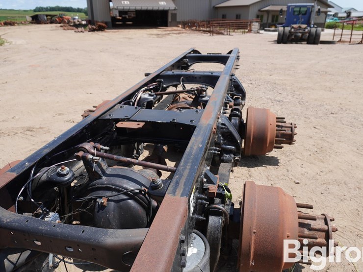 peterbilt-frame-w/rear-ends-image-12