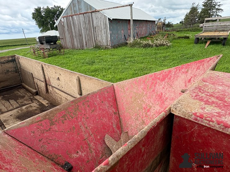 mccormick-deering-triple-box-endgate-seeder-image-19