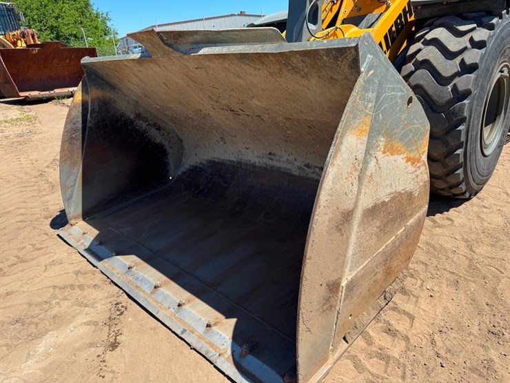 2021-liebherr-l556-image-10