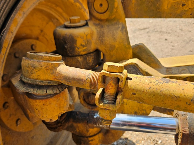 2002-caterpillar-12h-image-109