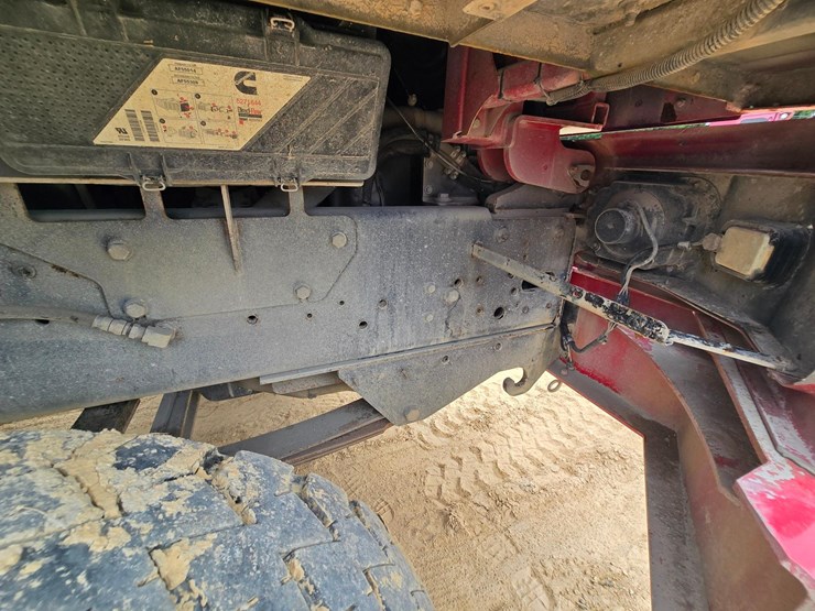 2016-ottawa-yard-spotter-truck---cummins-diesel,-allison-auto,-hydraulic-air-fifth-wheel,-33,000-...-image-16