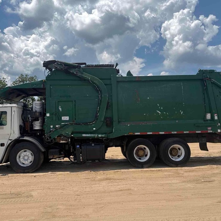 2013 MACK LEU613