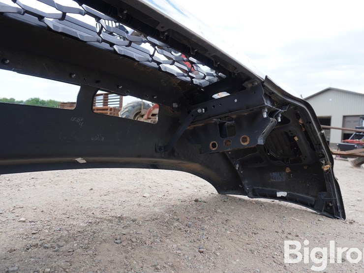 2023-ram-2500-front-bumper-image-14
