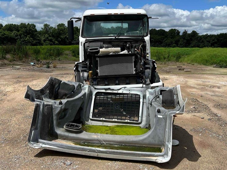 2007-volvo-vnl-truck-tractor-image-4