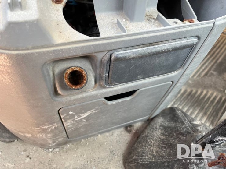 2005-freightliner-truck-(jn2399,-unit-277052)-image-62