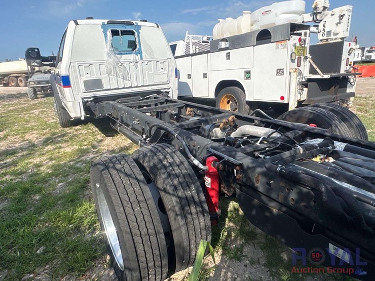 2022-ford-f550-image-4