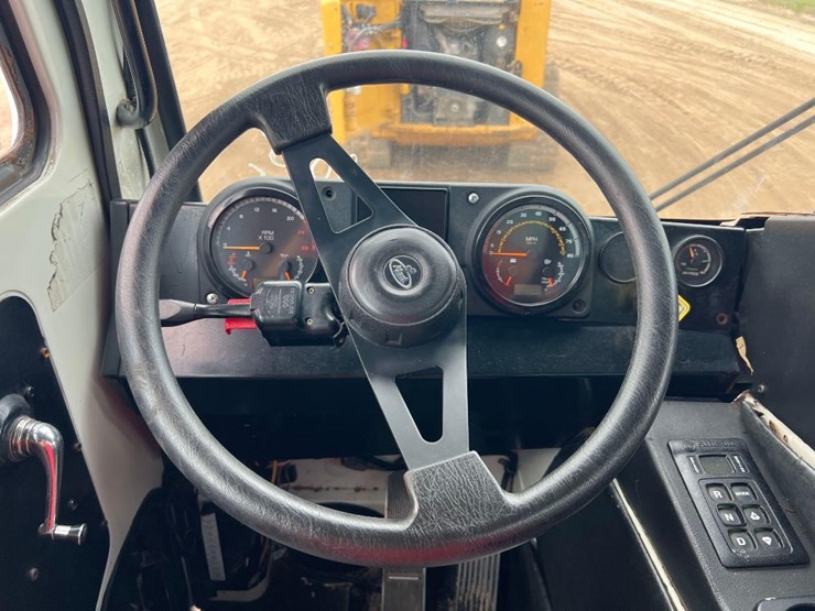 2015-mack-leu633-image-34
