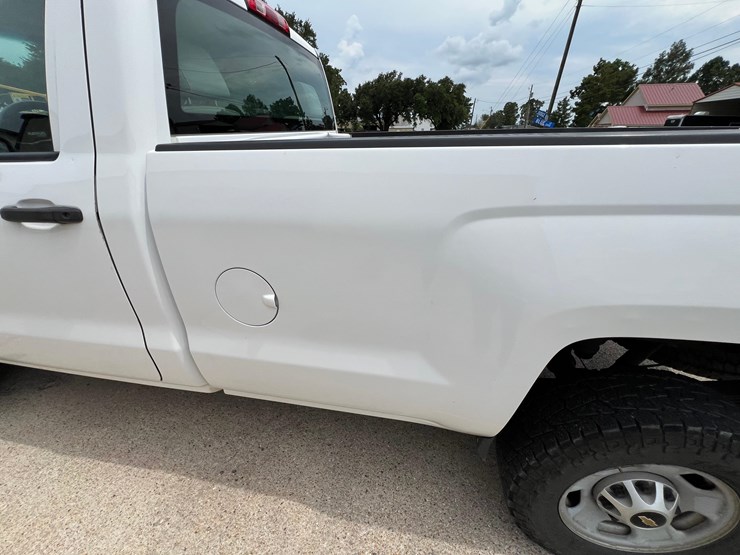 2015-chevrolet-silverado-2500hd-image-52
