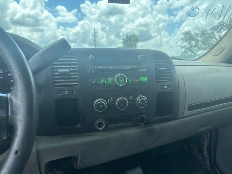 2008-chevrolet-silverado-image-25