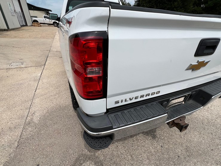 2015-chevrolet-silverado-2500hd-image-39