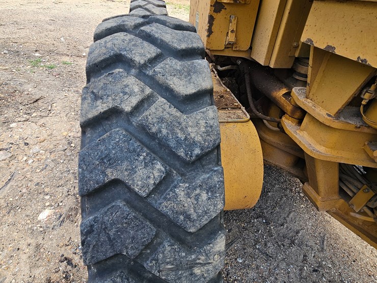 2002-caterpillar-12h-image-130