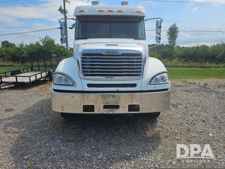 2006-freightliner-cl120t-truck-(pz13811,-unit-51318)-image-2
