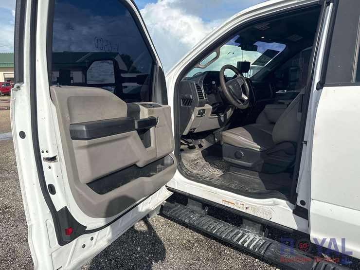 2017-ford-f550-image-11